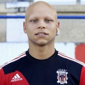 Luariz (S.D. Gernika Club) - 2015/2016