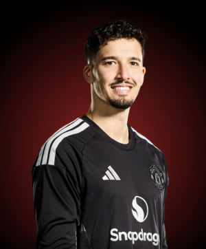 Bayindir (Manchester United) - 2025/2026